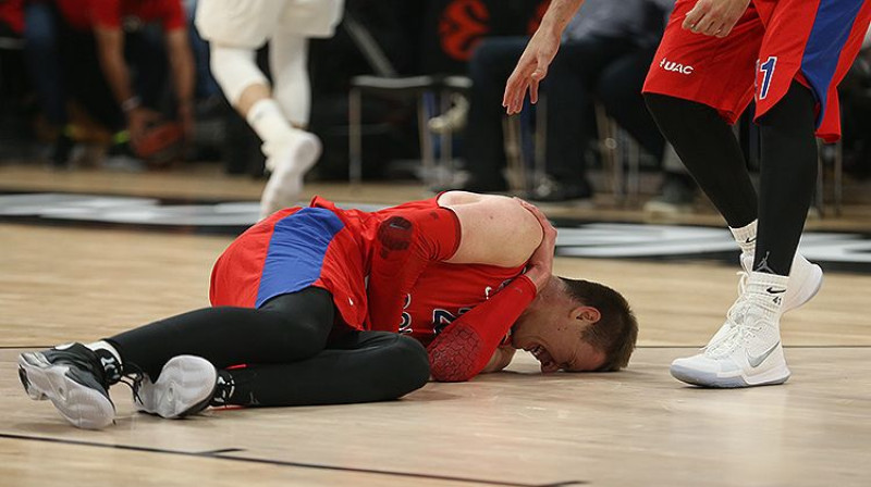 Andrejs Voroncevičs pēc traumas gūšanas
Foto: cskabasket.com