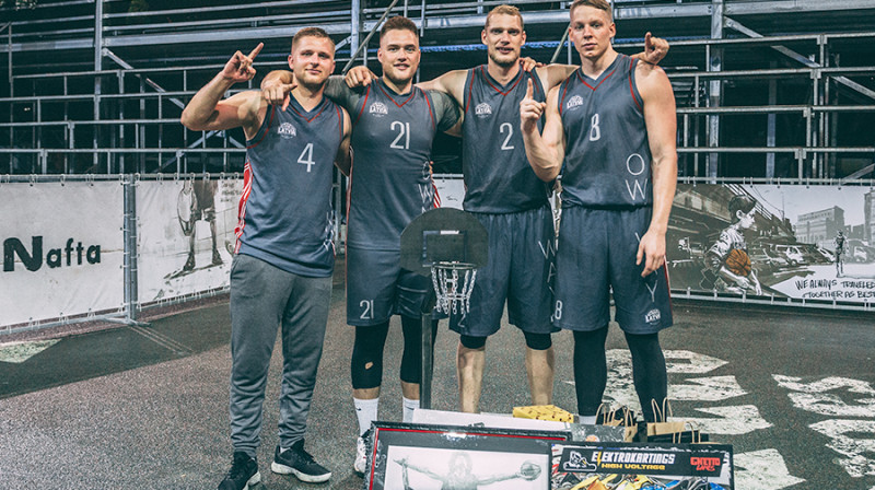 "Ghetto Basket" pirmā "Quest" posma uzvarētāji "LSA up"  (no kreisās) - Kārlis Večens, Nils Ozoliņš, Arvis Savčenko un Roberts Žubulis
Publicitātes foto