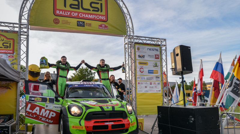 Gorbana ekipāža līksmo
Foto: RA Events / MVFoto.