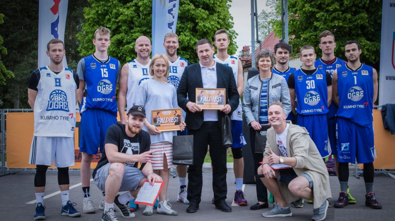 "Ghetto Basket" Ogrē 2017. gadā. Īpašās atklāšanas spēles dalībnieki un Ogres pārstāvji
Publicitātes foto