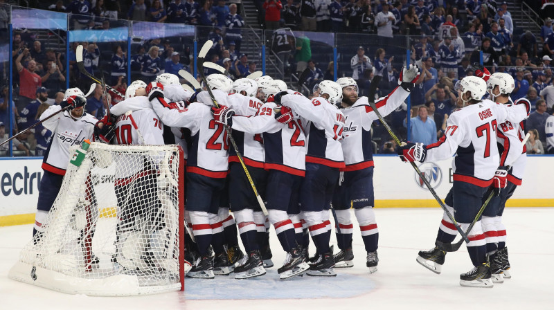 "Capitals" hokejisti atzīmē iekļušanu Stenlija kausa finālā
Foto: USA Today Sports/Scanpix