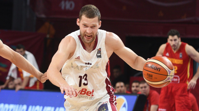 Jānis Strēlnieks
Foto: Romāns Kokšarovs, Sporta Avīze, f64