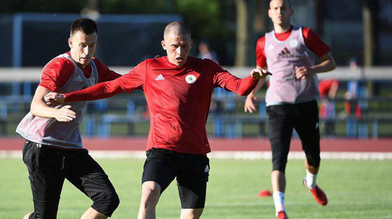 Vitālijs Jagodinskis pret Vladimiru Kamešu Latvijas izlases treniņā
Foto: Romāns Kokšarovs, Sporta Avīze, f64