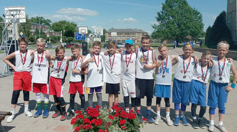 U11 grupas labākās komandas (no kreisās): "Skrajūnai", "Chilli" un "3 basketbolisti"
Publicitātes foto