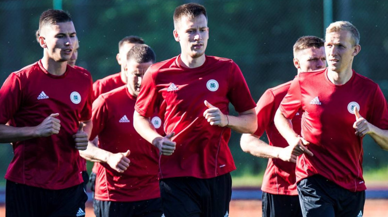 Vitālijs Maksimenko, Vitālijs Jagodinskis un Gints Freimanis Latvijas izlases treniņā 
Foto: LFF