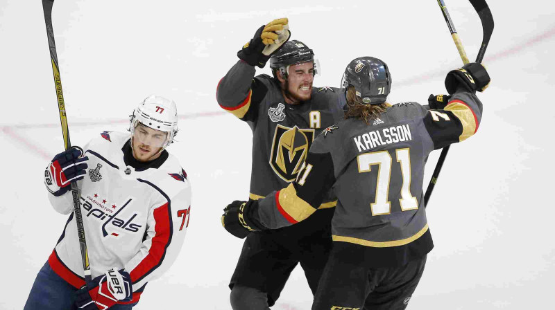 Viljams Kārlsons un Džeimss Nīls atzīmē vārtu guvumu Stenlija kausa finālā pret "Capitals"
Foto: AP/Scanpix