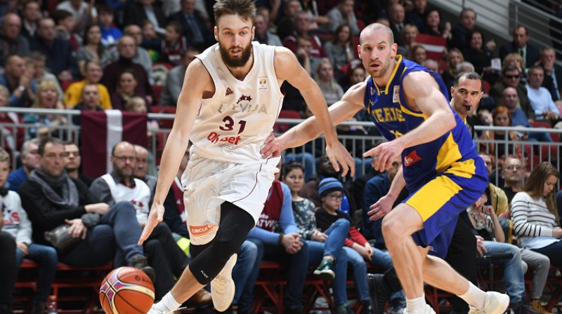 Žanis Peiners spēlē pret Zviedriju
Foto: Romāns Kokšarovs, f64