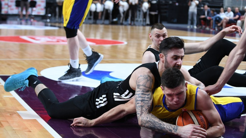 Alekss Peress un Rihards Lomažs
Foto: Romāns Kokšarovs, f64