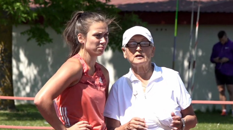 Anete Kociņa un trenere Valentīna Eiduka
Foto: Sportacentrs TV