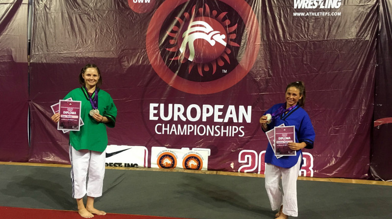 Irina Petrova un Karolīna Tjapko 
Foto: Jānis Rončs, Latvijas Cīņas federācija