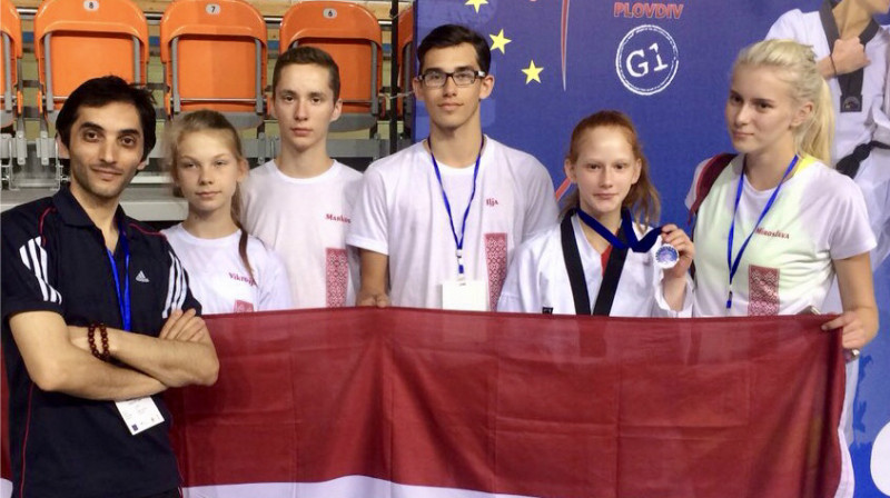 Anastasija Močaļina ar godalgu
Foto: Latvijas Taekvondo federācija /  sports.riga.lv