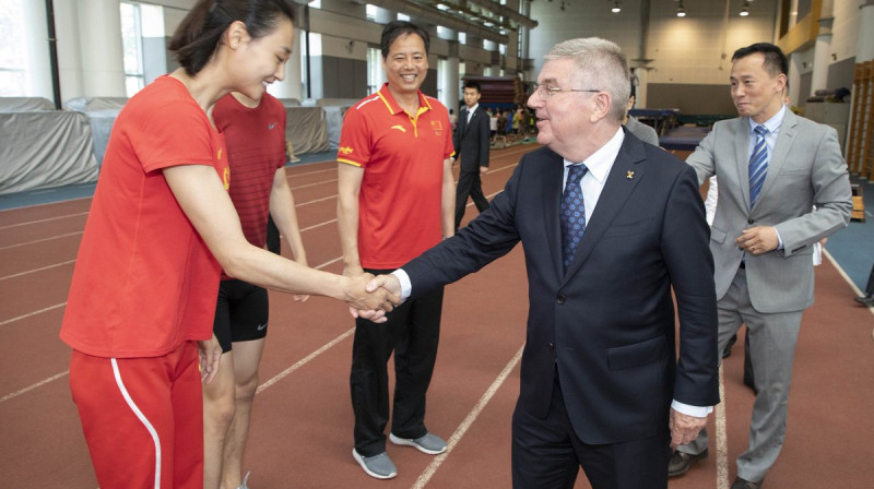 Tomass Bahs viesojas Ķīnā
Foto: IOC media