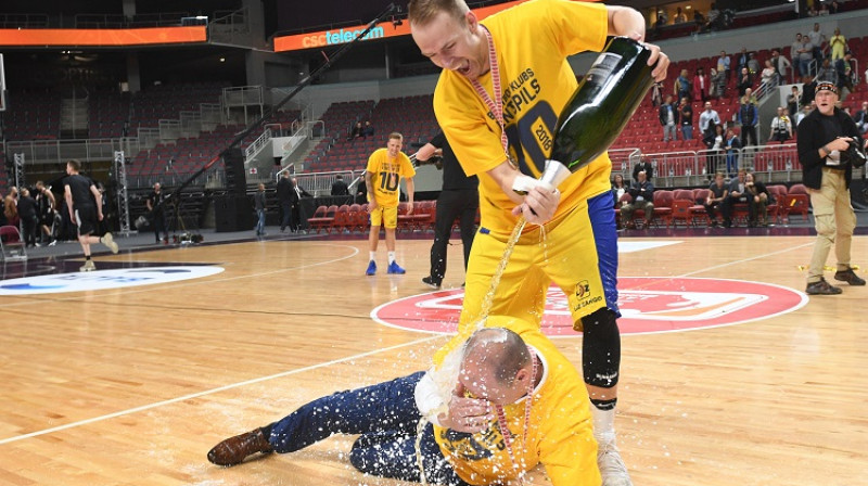 Māris Gulbis, Roberts Štelmahers un BK Ventspils: kopīgas svinības 2014. un 2018. gadā
Foto: Romāns Kokšarovs, f64