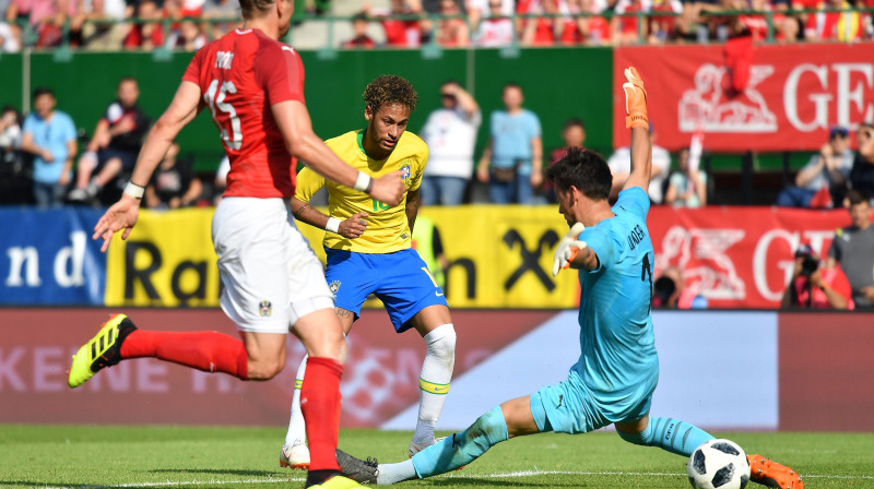 Neimārs (vidū) vārtu gūšanas brīdī 
Foto: AFP / Scanpix