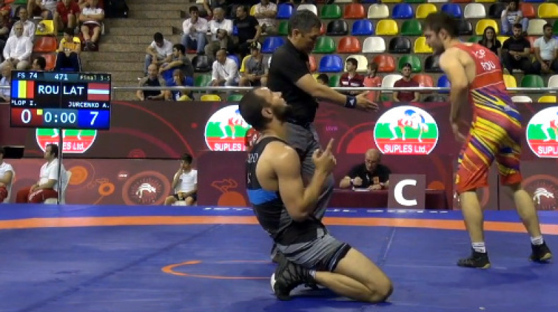 Alberts Jurčenko uzvar U23 bronzas cīņā
Foto: United World Wrestling