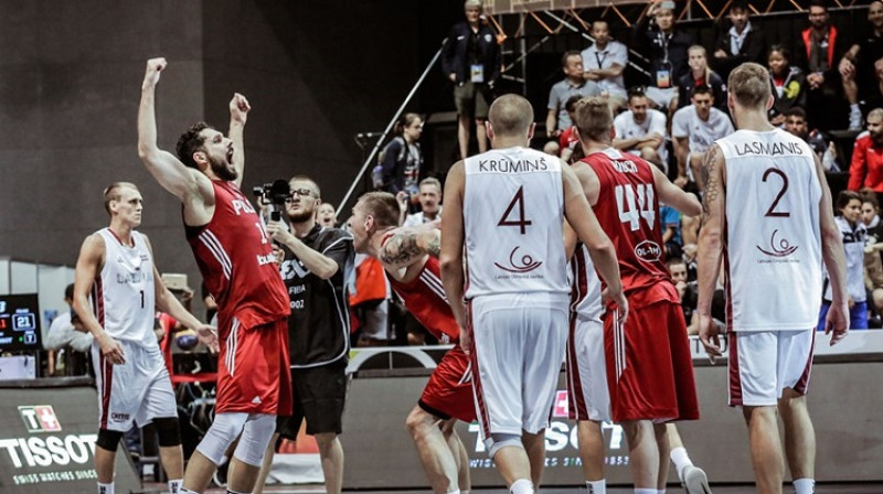 Poļi līksmo - latviešiem viela pārdomām
Foto: FIBA