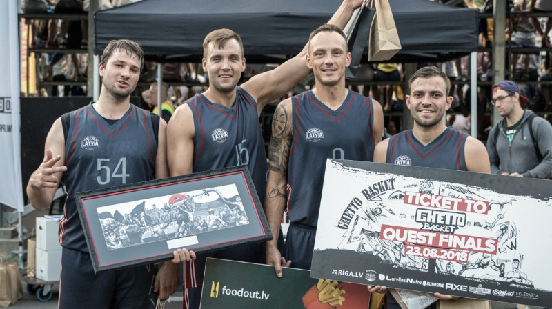 "LSA" (no kreisās): Toms Straudovskis, Armands Seņkāns, Nauris Metnieks, Artūrs Kramiņš
Publicitātes foto