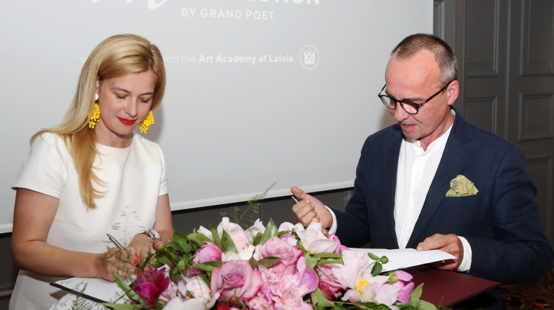 No kreisās: Olga Smirnova (Latvijā radītās viesnīcu ķēdes “Semarah Hotels” valdes locekle Olga Smirnova) un Kristaps Zariņš (Latvijas Mākslas akadēmijas rektors)