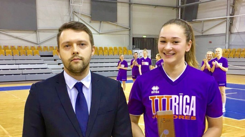 Janeta Rozentāle un LBL direktors Edgars Bērziņš
Foto: TTT juniores