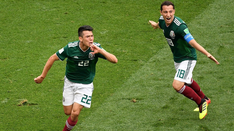 Uzvaras vārtu autors Irvings Lozano un Meksikas izlases kapteinis Andress Guardado
Foto: Sipa USA/Xinhua/Scanpix