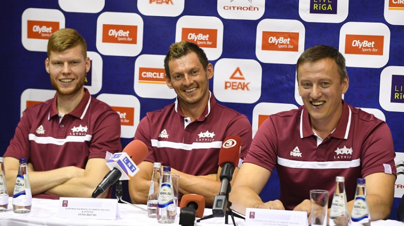 Arnis Vecvagars, Jānis Blūms un Dāvis Bertāns preses konferencē "Elektrum" Olimpiskajā centrā
Foto: Romāns Kokšarovs, f64