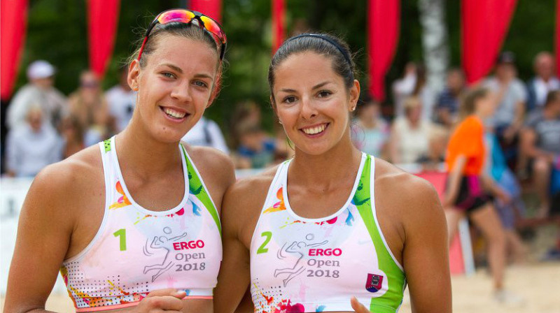 Tīna Graudiņa un Anastasija Kravčenoka
Foto: Vadims Morozovs, Latvijas Volejbola fed.