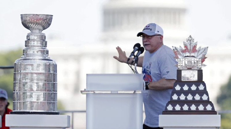 Berijs Trocs ar šīs sezonas trofejām
Foto: Geoff Burke-USA TODAY Sports/Sip/Scanpix