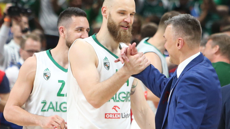 Antans Kavaļsusks un Šarūns Jasikēvičs 
Foto: EPA / Scanpix