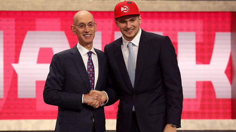 Adams Silvers un Luka Dončičs
Foto: AFP/Scanpix