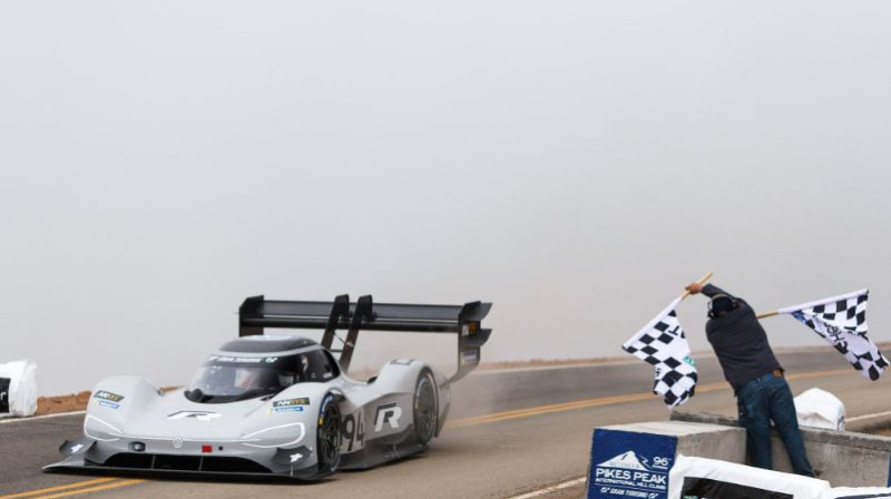 Romēns Dimā finišē Paikspīkā
Foto: Volkswagen Motorsport