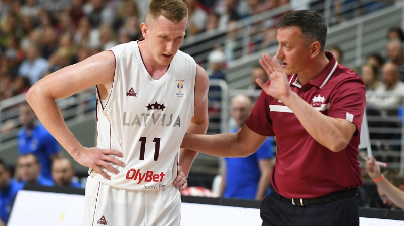 Arnis Vecvagars un Rolands Šmits
Foto: Romāns Kokšarovs, f64