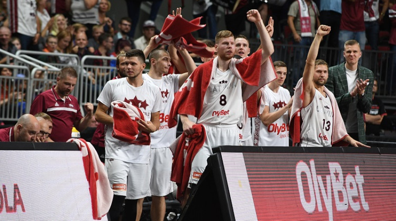 Latvijas basketbolisti 
Foto: Romāns Kokšarovs, f64