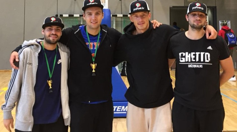 "LSA" 3x3 basketbolisti (no kreisās): Artūrs Kramiņš, Armands Seņkāns, Nauris Metnieks, Toms Straudovskis
Publicitātes foto