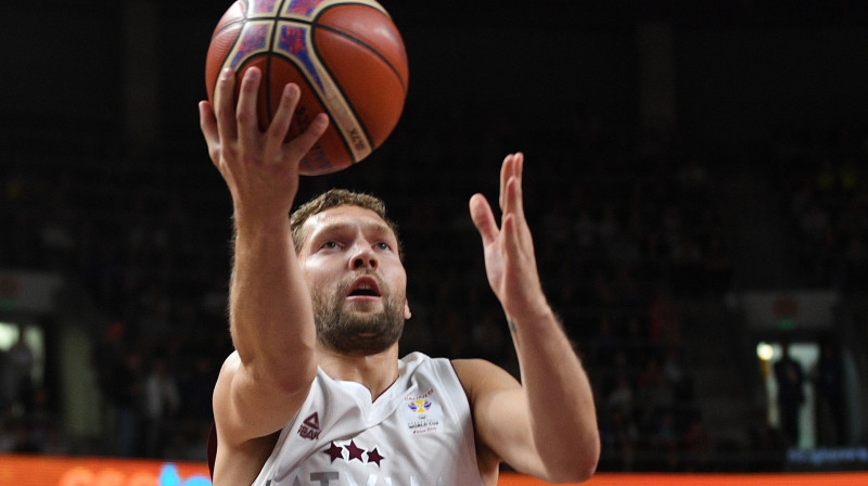 Jānis Strēlnieks 
Foto: Romāns Kokšarovs, Sporta Avīze, f64