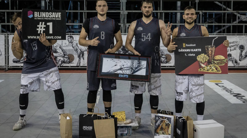 "Ghetto Basket" trīskārtējie "Quest" čempioni "LSA" (no kreisās): Armands Seņkāns, Nils Ozoliņš, Toms Straudovskis, Artūrs Kramiņš
Publicitātes foto