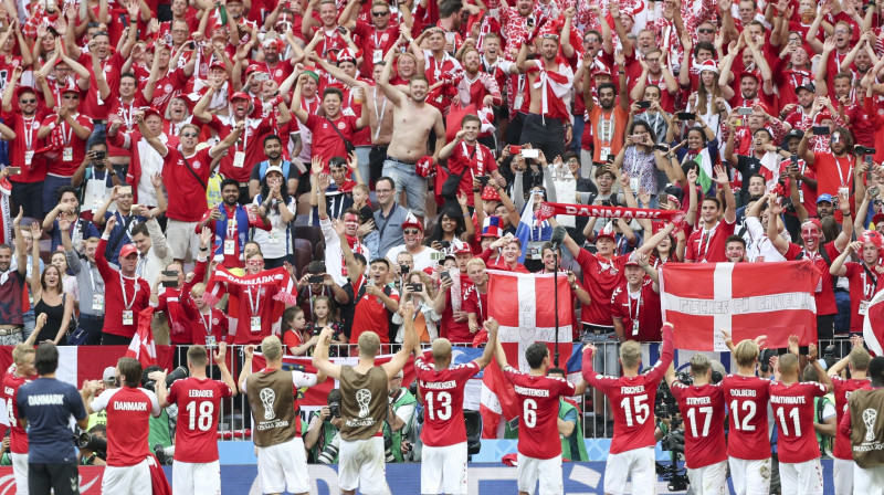 Dānija kopā ar līdzjutējiem atzīmē nākamās kārtas sasniegšanu
Foto: Sipa USA/Scanpix