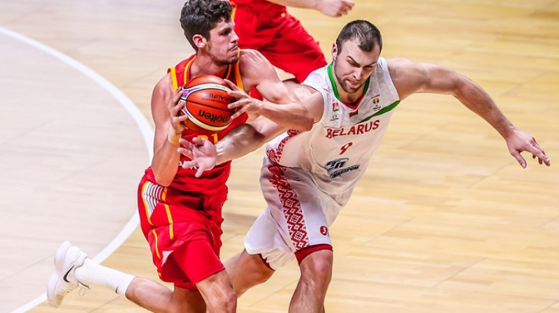 Oriols Pauli un Artjoms Parahovskis 1. jūlijā Malagā
Foto: FIBA