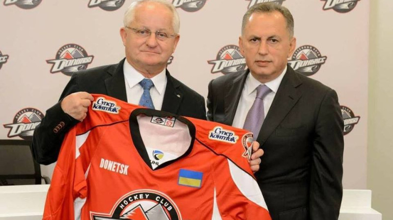 Jūliuss Šuplers ar "Donbass" kreklu
Foto: hcdonbass.com