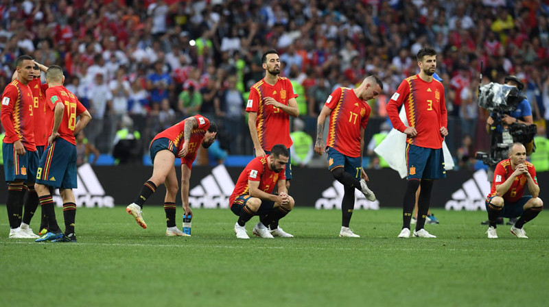 Spānijas futbolisti gandrīz visu spēli kontrolēja bumbu (79%/21%), bet 11 metru sitienos zaudēja mājiniecei Krievijai. 
Foto: AFP/Scanpix