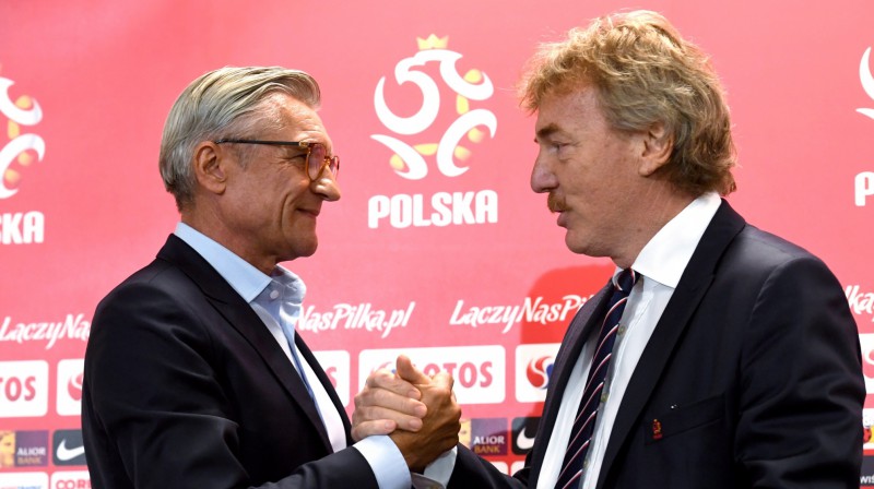 Adams Navalka un Zbigņevs Boņeks sarokojas atvadu preses konferencē
Foto: EPA/Scanpix