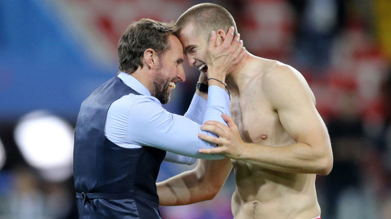 Garets Sautgeits kā spēlētājs "Euro 1996" pusfinālā izjuta, ko nozīme nerealizēt pēcspēles sitienu. Ēriks Daiers otrdienas vakarā beidzot ļāva angļiem uzvarēt pendelēs. 
Foto: PA Wire/PA...