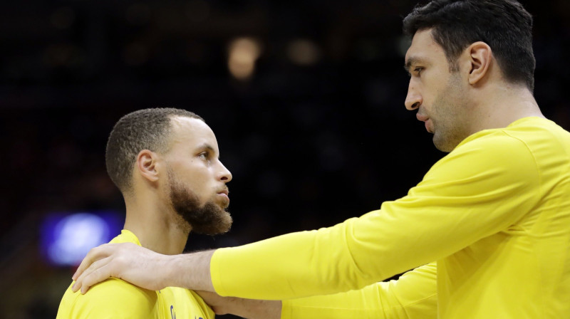 Stefens Karijs un Zaza Pačulija 
Foto: AP / Scanpix