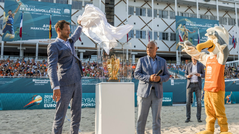 EČ direktors Reinders Numerdors un CEV viceprezidents Māris Pēkalis atklāj meistarsacīkstes
Foto: cev.eu