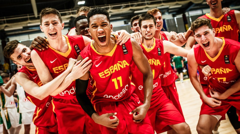 Spānijas izlase pēc uzvaras pār Lietuvu
Foto: http://www.fiba.basketball