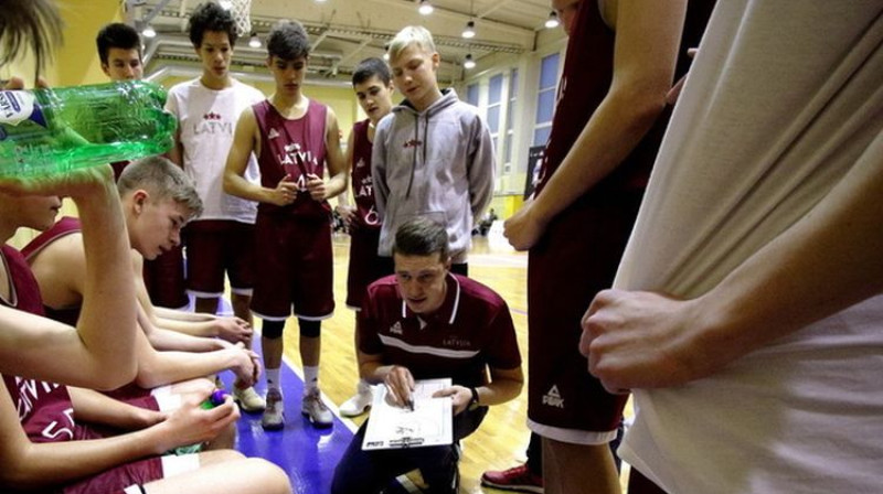 Mārtiņš Gulbis vada U16 izlasi
Foto: Siim Semiskar