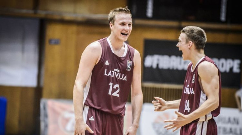 Artūrs Strautiņš un Dāvids Atelbauers
Foto: FIBA