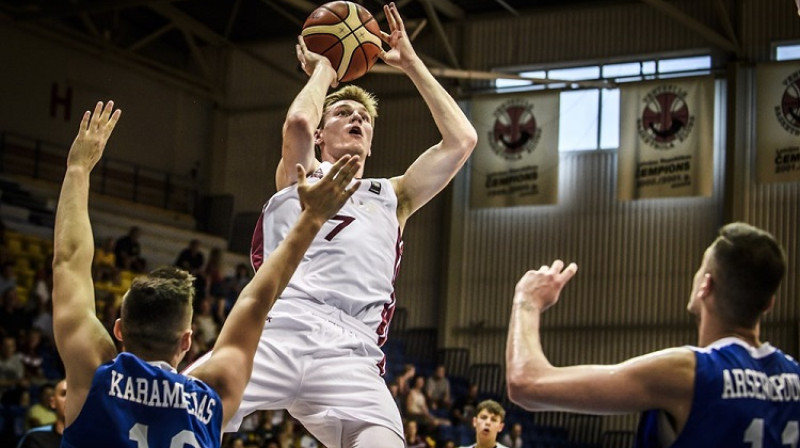 Artūrs Kurucs spēlē pret Grieķiju
Foto: FIBA