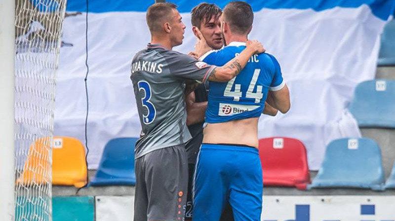 Milans Savičs pret Vladimiru Bajenko
Foto: facebook.com/pg/rigafootballclub