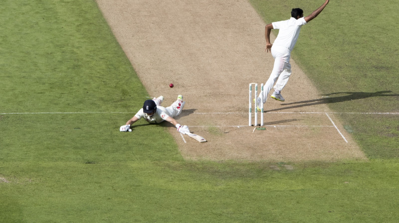 Ravičandrans Ešvins priecājas par Džo Rūta izslēgšanu no spēles.
Foto: PA Images/Scanpix
