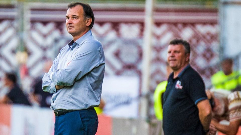 Aleksandrs Grišins (priekšplānā) pēdējā spēlē amatā
Foto: Nora Krevņeva-Baibakova